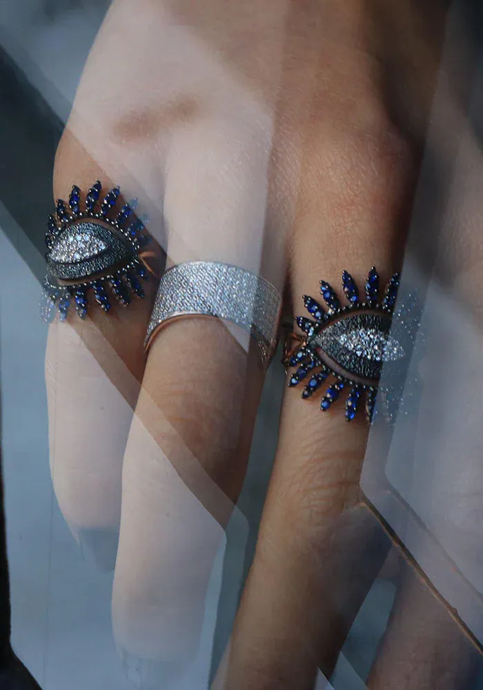 Bague Oeil Regina Diamant Blancs et Saphir – Image 4