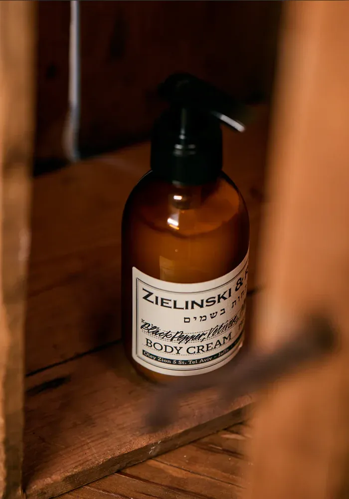 Crème Pour Le Corps Pompe Poivre Noir, Vétiver, Néroli, Ambre 195ml – Image 2