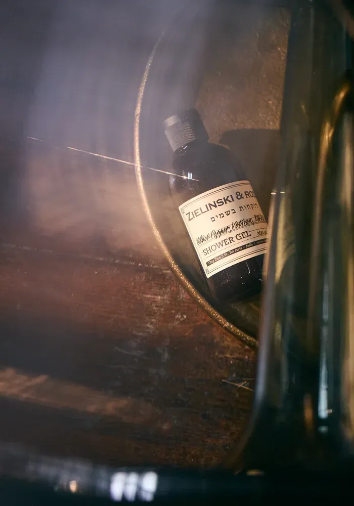 Gel Douche Poivre Noir, Vétivier, Néroli, Ambre 300ml – Image 2